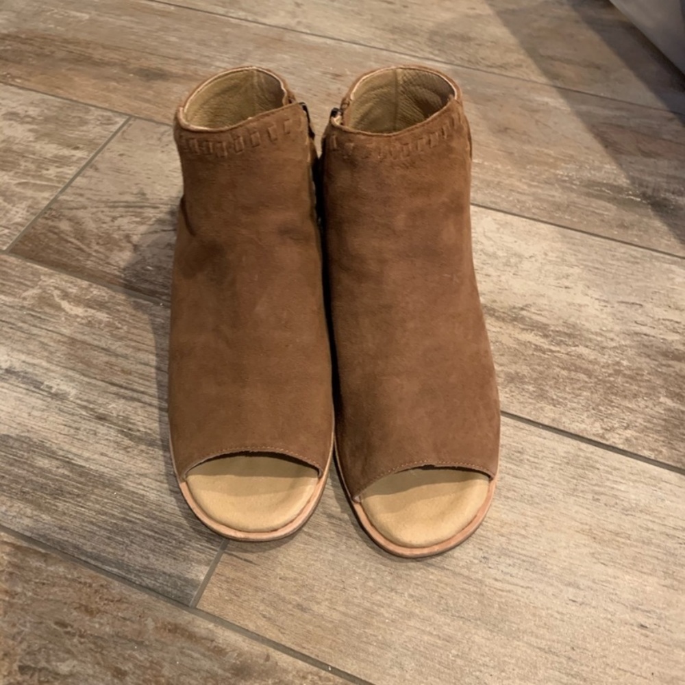 Gee WaWa brown fringe sandals